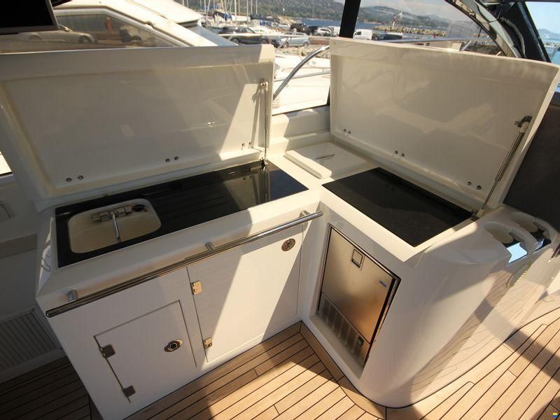 Sunseeker Predator 60