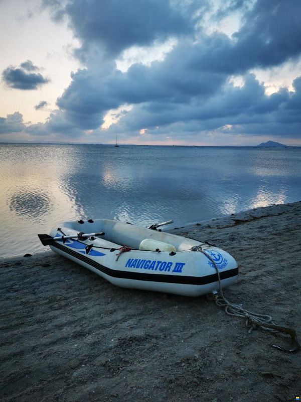 Prout Snowgoose 37
