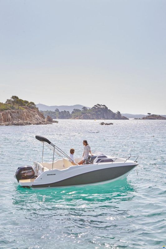 Quicksilver Activ 555 Cabin