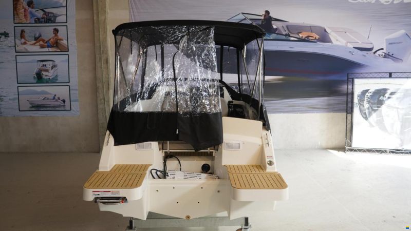 Quicksilver Activ 555 Cabin