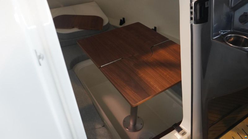 Quicksilver Activ 555 Cabin