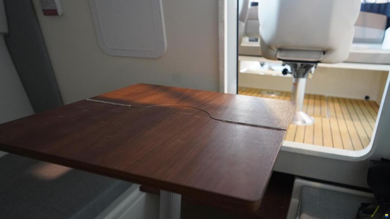 Quicksilver Activ 555 Cabin