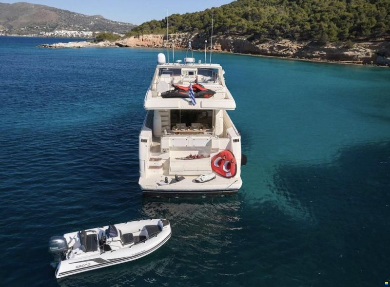 Ferretti 731