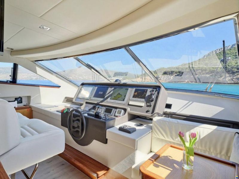 Ferretti 731