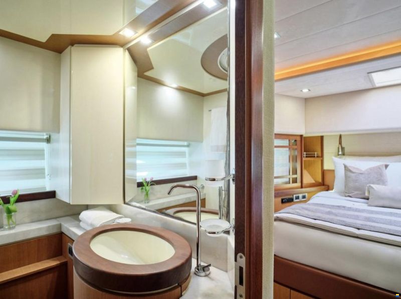 Ferretti 731