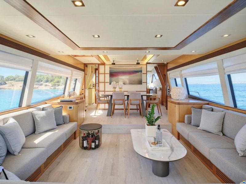 Ferretti 731