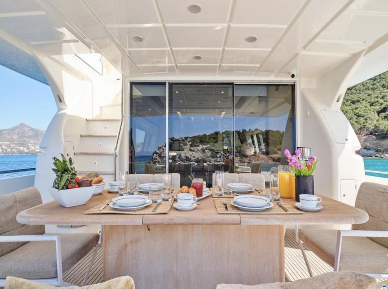Ferretti 731