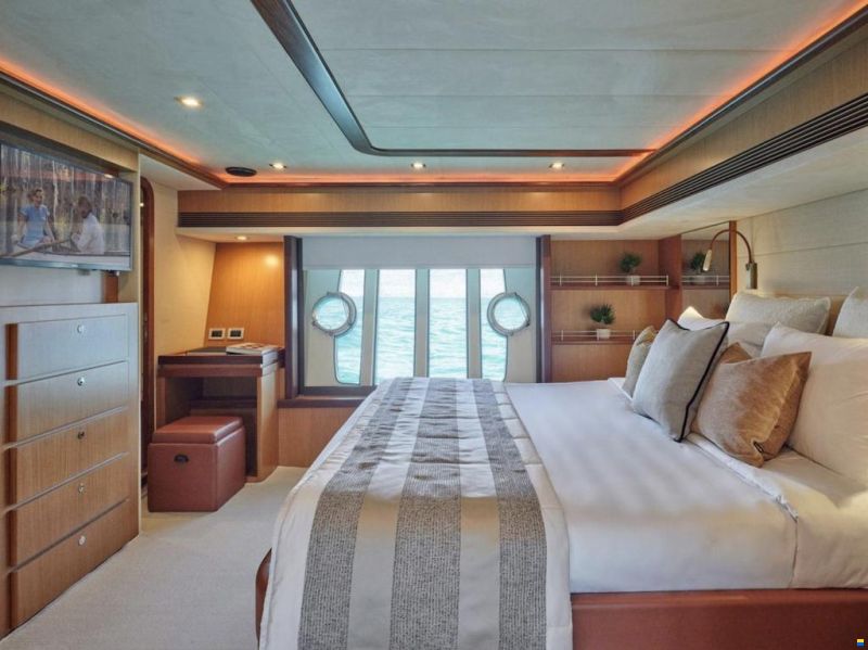 Ferretti 731