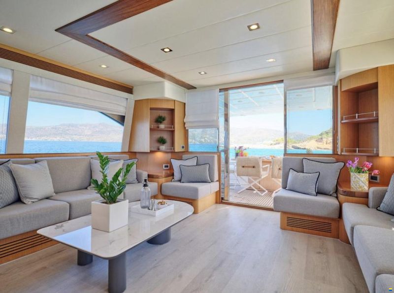 Ferretti 731