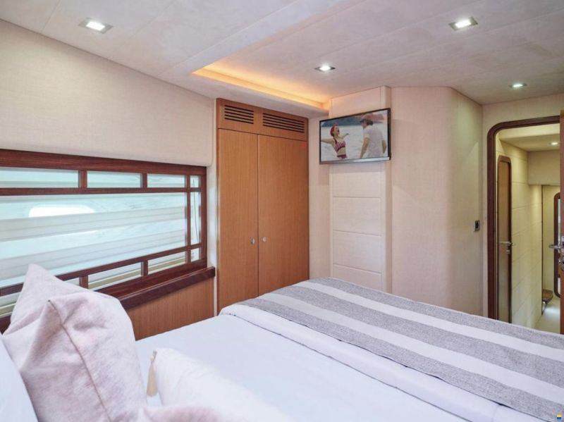 Ferretti 731