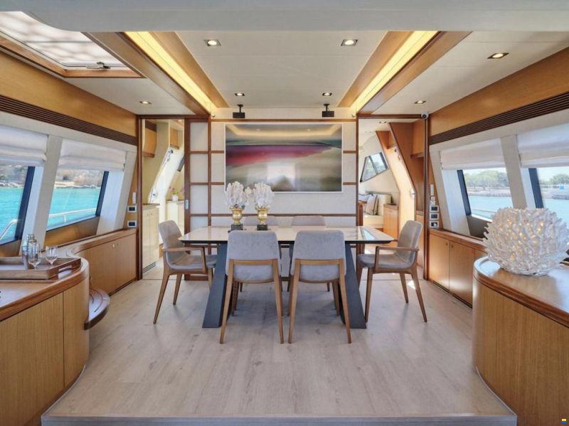 Ferretti 731
