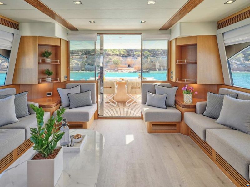 Ferretti 731