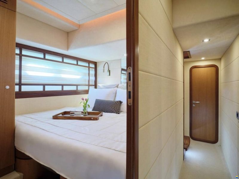 Ferretti 731
