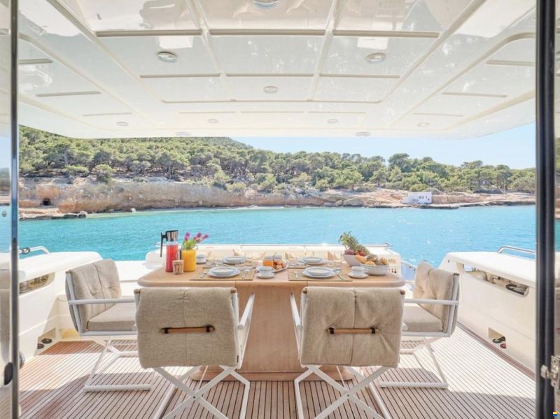 Ferretti 731