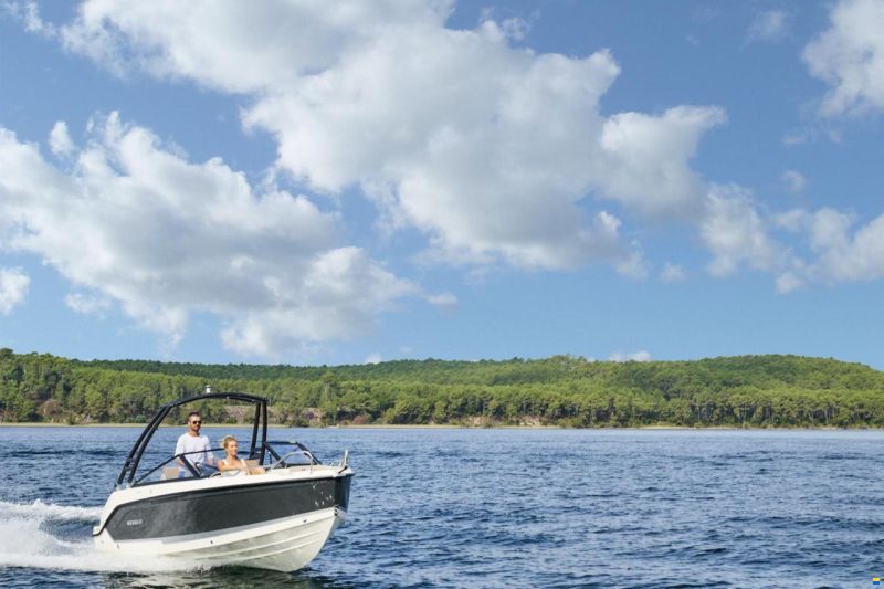 Quicksilver Activ 605 Bowrider mit 115PS und Trailer