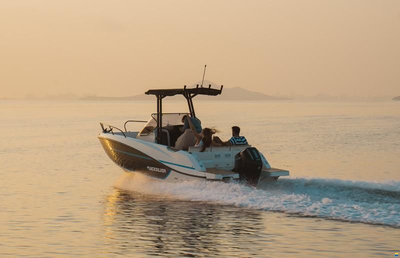 Quicksilver Activ 705 Open mit 150PS und Trailer
