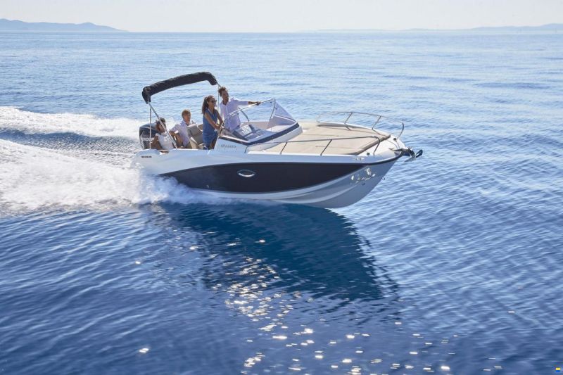 Quicksilver Activ 675 Sundeck