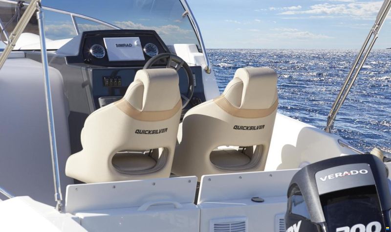 Quicksilver Activ 675 Sundeck
