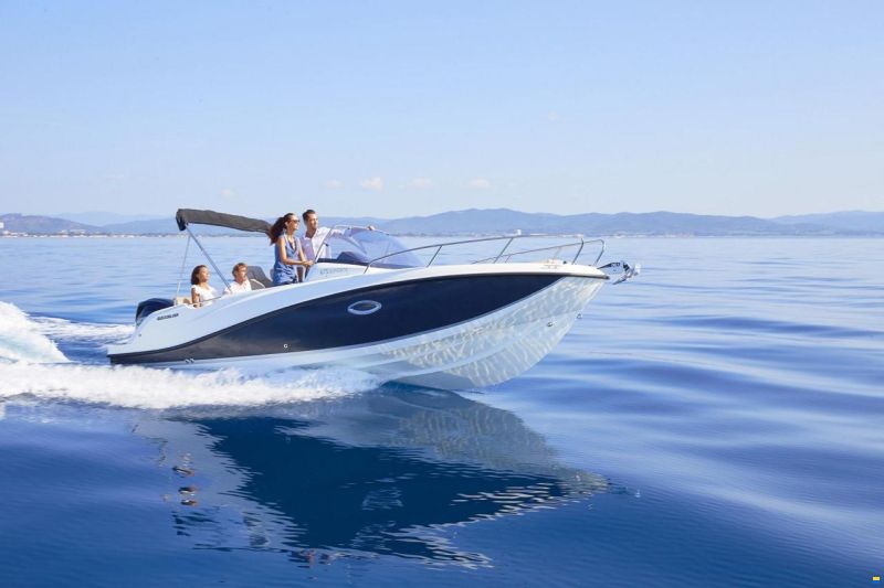 Quicksilver Activ 675 Sundeck  und Trailer