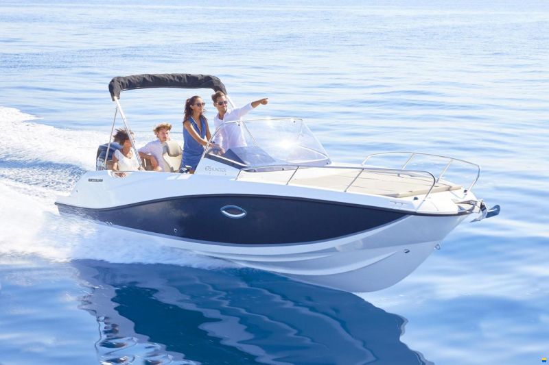 Quicksilver Activ 675 Sundeck und Trailer
