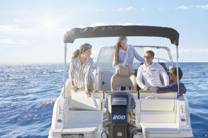 Quicksilver Activ 675 Sundeck und Trailer
