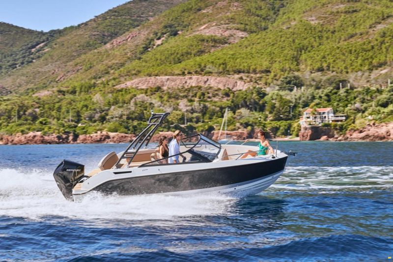 Quicksilver 675 Bowrider und Trailer