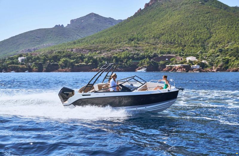 Quicksilver 675 Bowrider  und Trailer