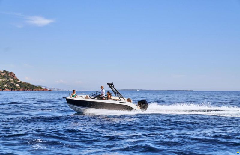 Quicksilver 675 Bowrider und Trailer