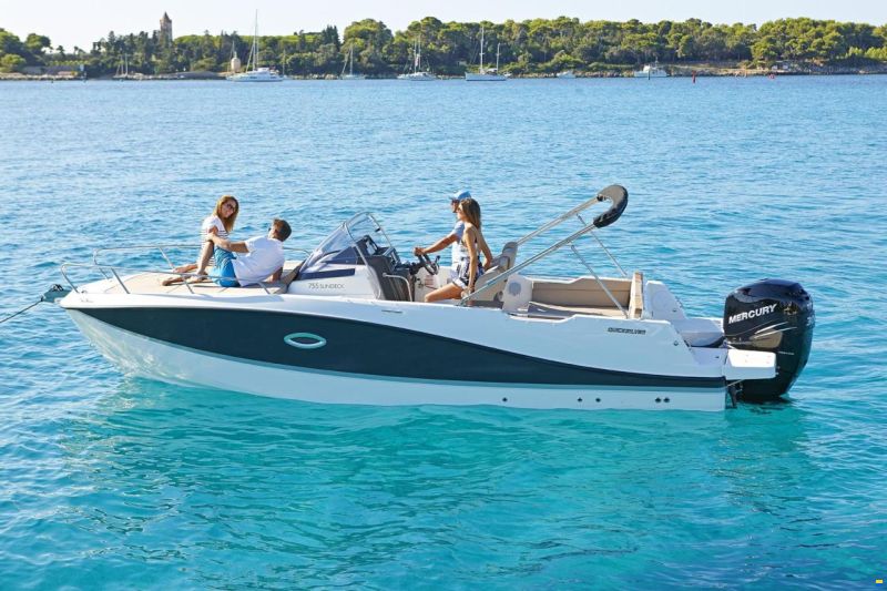 Quicksilver Activ 755 Sundeck