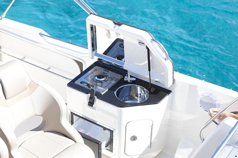 Quicksilver Activ 755 Sundeck und Trailer