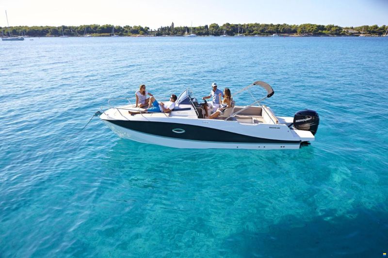 Quicksilver Activ 755 Sundeck und Trailer