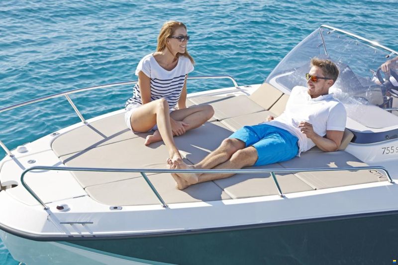 Quicksilver Activ 755 Sundeck und Trailer
