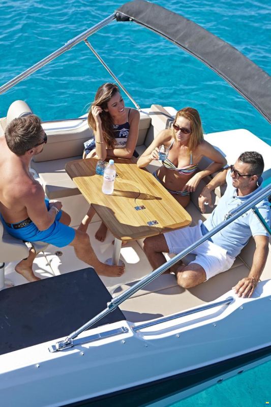 Quicksilver Activ 755 Sundeck und Trailer