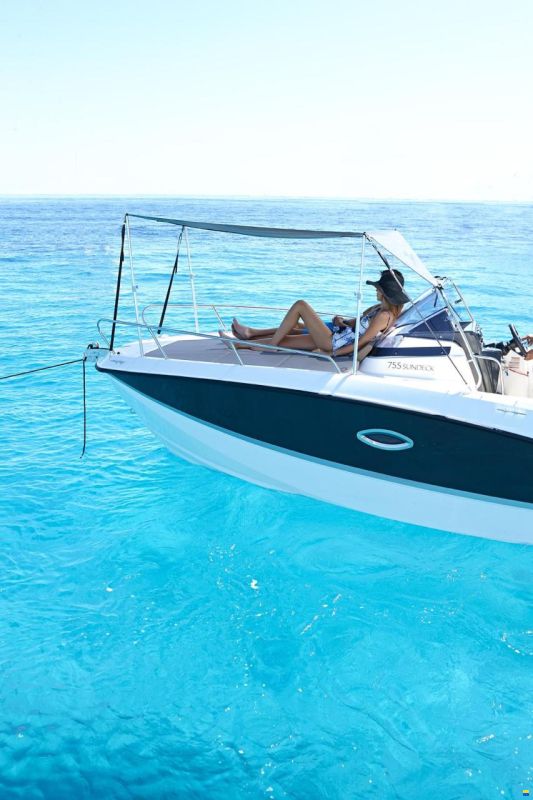 Quicksilver Activ 755 Sundeck und Trailer