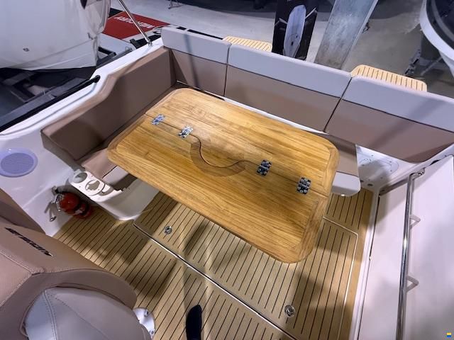 Quicksilver 755 Sundeck