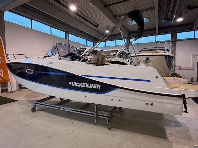 Quicksilver 755 Sundeck