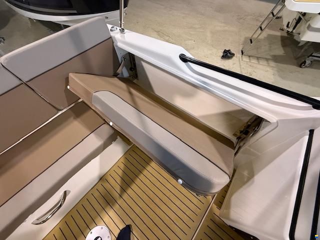 Quicksilver 755 Sundeck