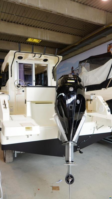 Quicksilver 805 Pilothouse