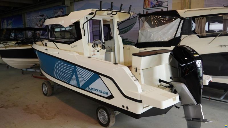 Quicksilver 805 Pilothouse