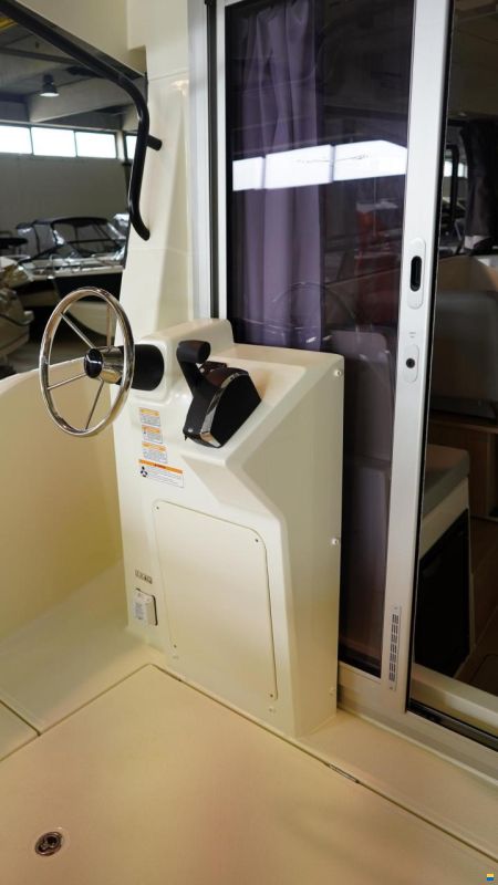 Quicksilver 805 Pilothouse