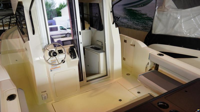 Quicksilver 805 Pilothouse