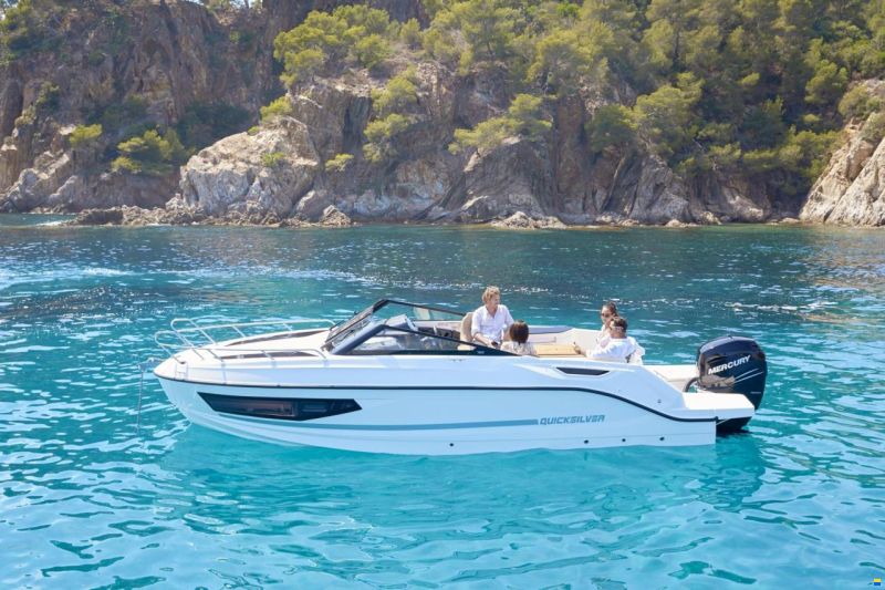 Quicksilver Activ 755 Cruiser und Trailer