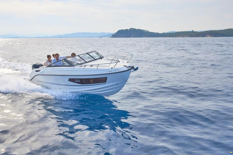 Quicksilver Activ 755 Cruiser und Trailer