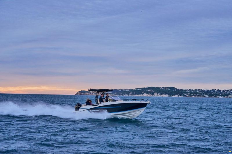 Quicksilver Activ 805 Open
