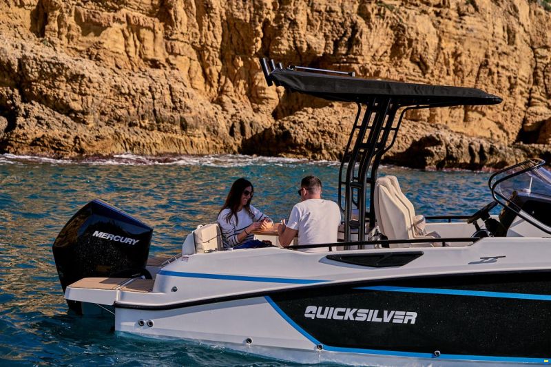 Quicksilver Activ 805 Open