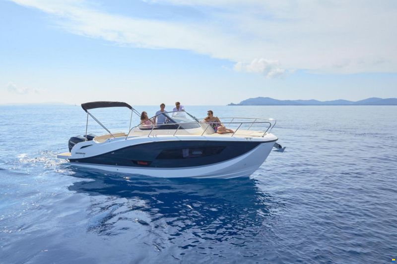 Quicksilver Activ 875 Sundeck