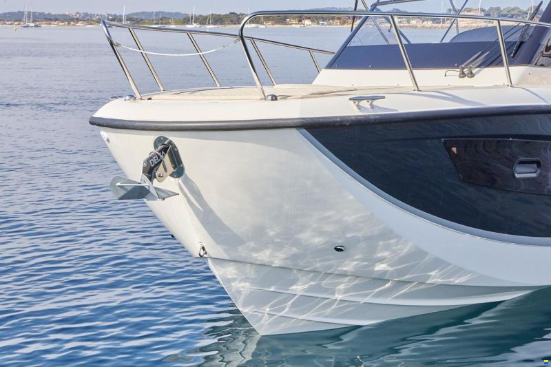 Quicksilver Activ 875 Sundeck