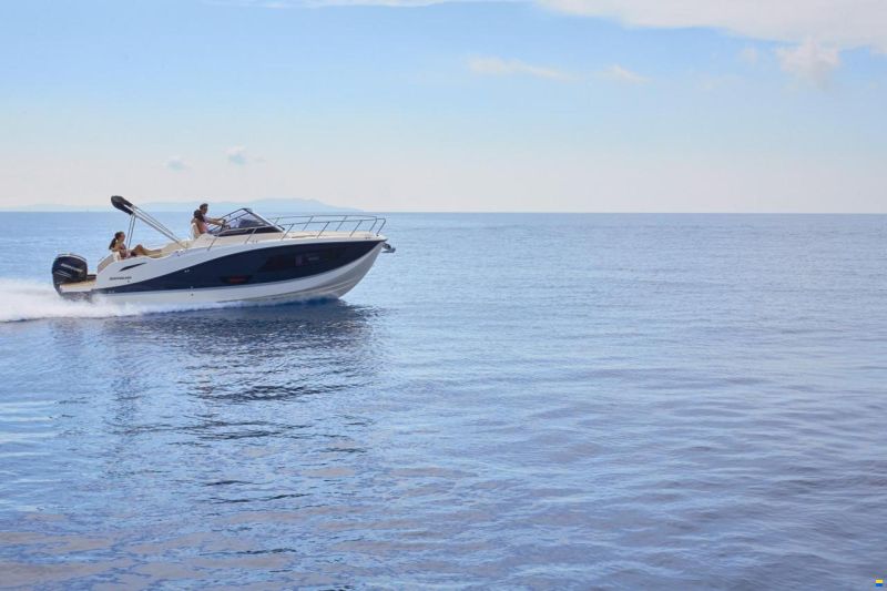 Quicksilver Activ 875 Sundeck