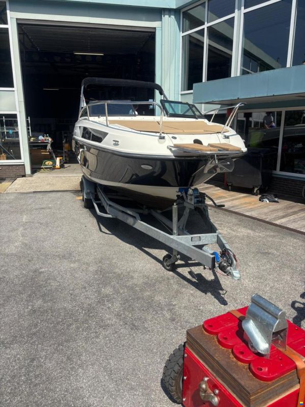 Sea Ray Sun Sport 230