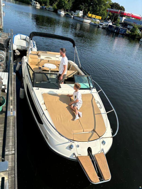 Sea Ray Sun Sport 230